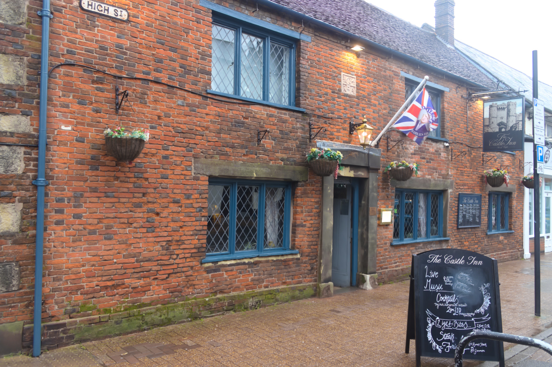 The Oldest Pub in Newport - The Castle Inn