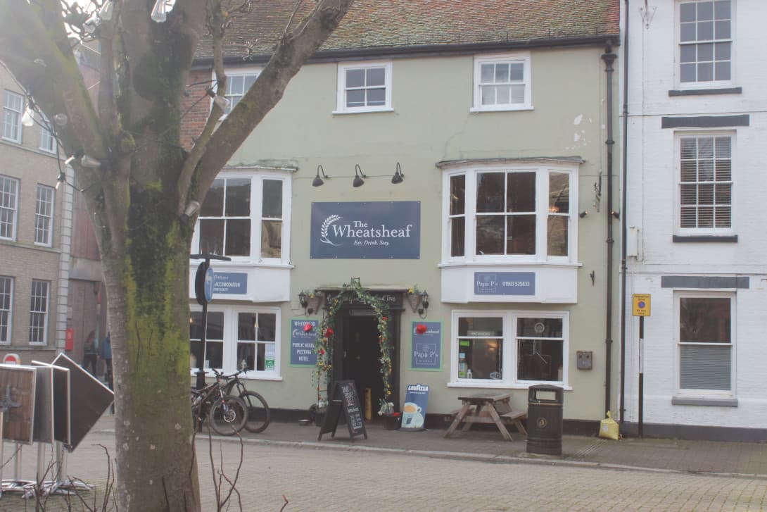 Best Pubs in Newport, Isle of Wight: A Local's Guide